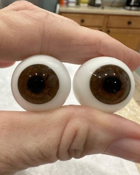 Round Glass Eyes